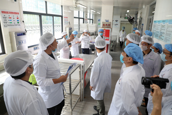 广西灵川县市场监管局开展元旦节前食品安全大检查(图1)