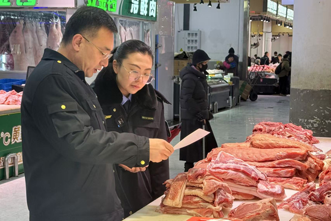 新春走基层｜菜市场里的“安检员”(图2)