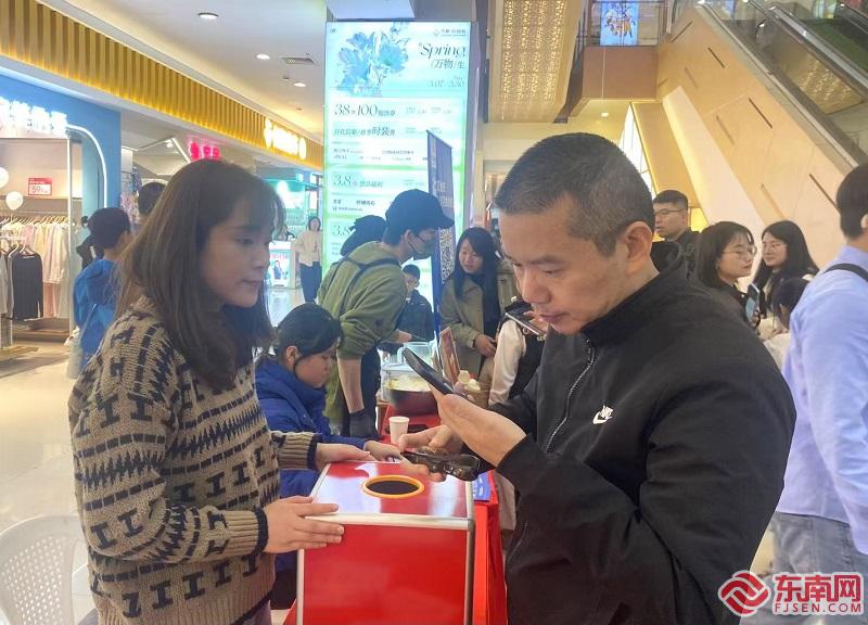 福见食安 3·15百姓点检日活动举办 市民近距离见证食品检测全过程(图1)