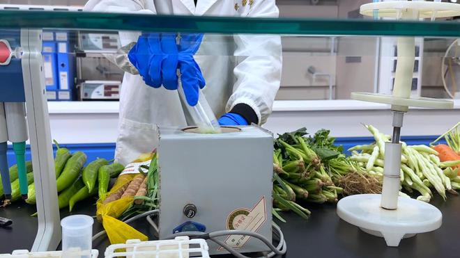 跟机场安检一样严？直击家家悦不为人知的食品安检站(图2)