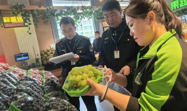 通渭县食品药品检验检测中心 开展节前食品安全快检 保障群众“舌尖上的安全”(图2)