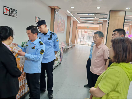 朱集市场监管所开展节前食品安全检查(图1)