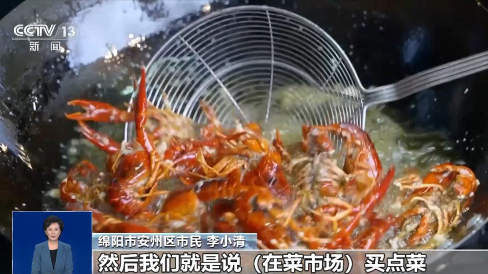 菜市场“焕新潮”圈粉年轻人 代炒菜服务你体验了吗？(图2)